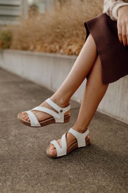 Women Josef Seibel Tonga 25 Sandals WHITE 804879